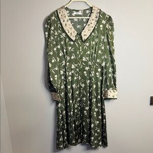 Green Leaf and Floral Print Collared Polyester Midi Dress